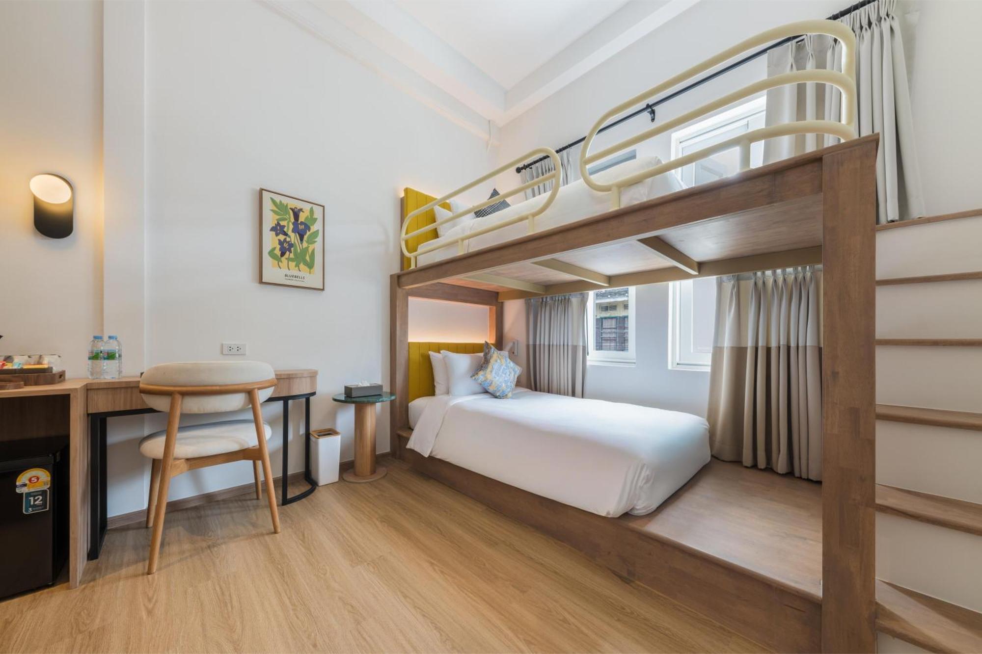 Upstairs At Ton Ton Hotel Bangkok Exterior photo