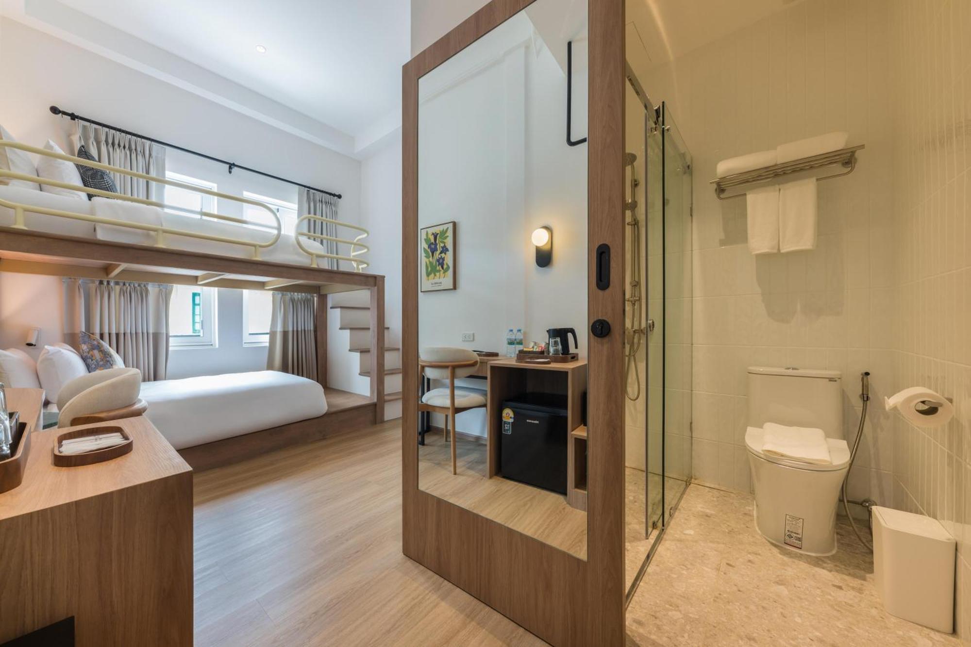 Upstairs At Ton Ton Hotel Bangkok Exterior photo