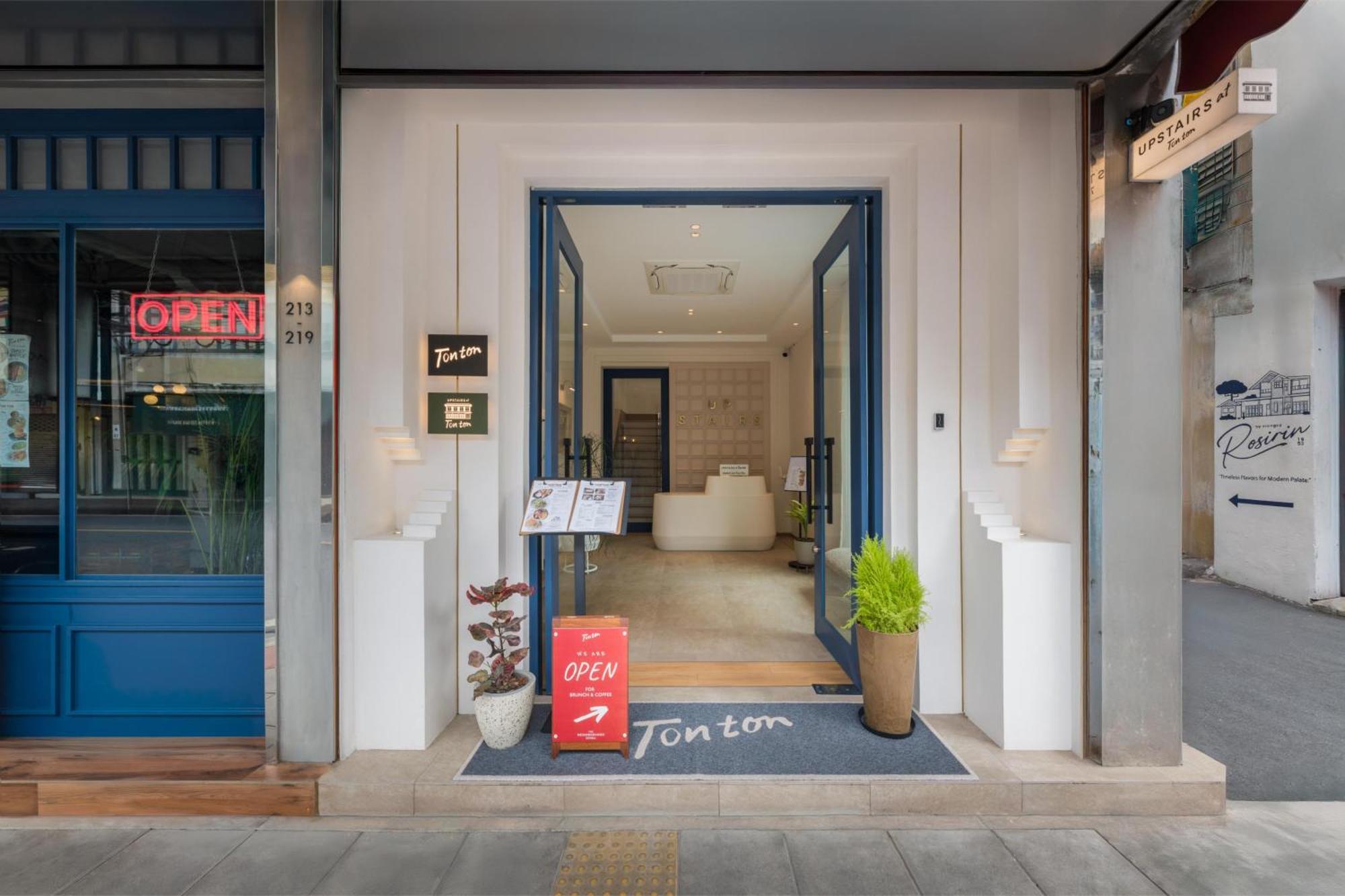 Upstairs At Ton Ton Hotel Bangkok Exterior photo